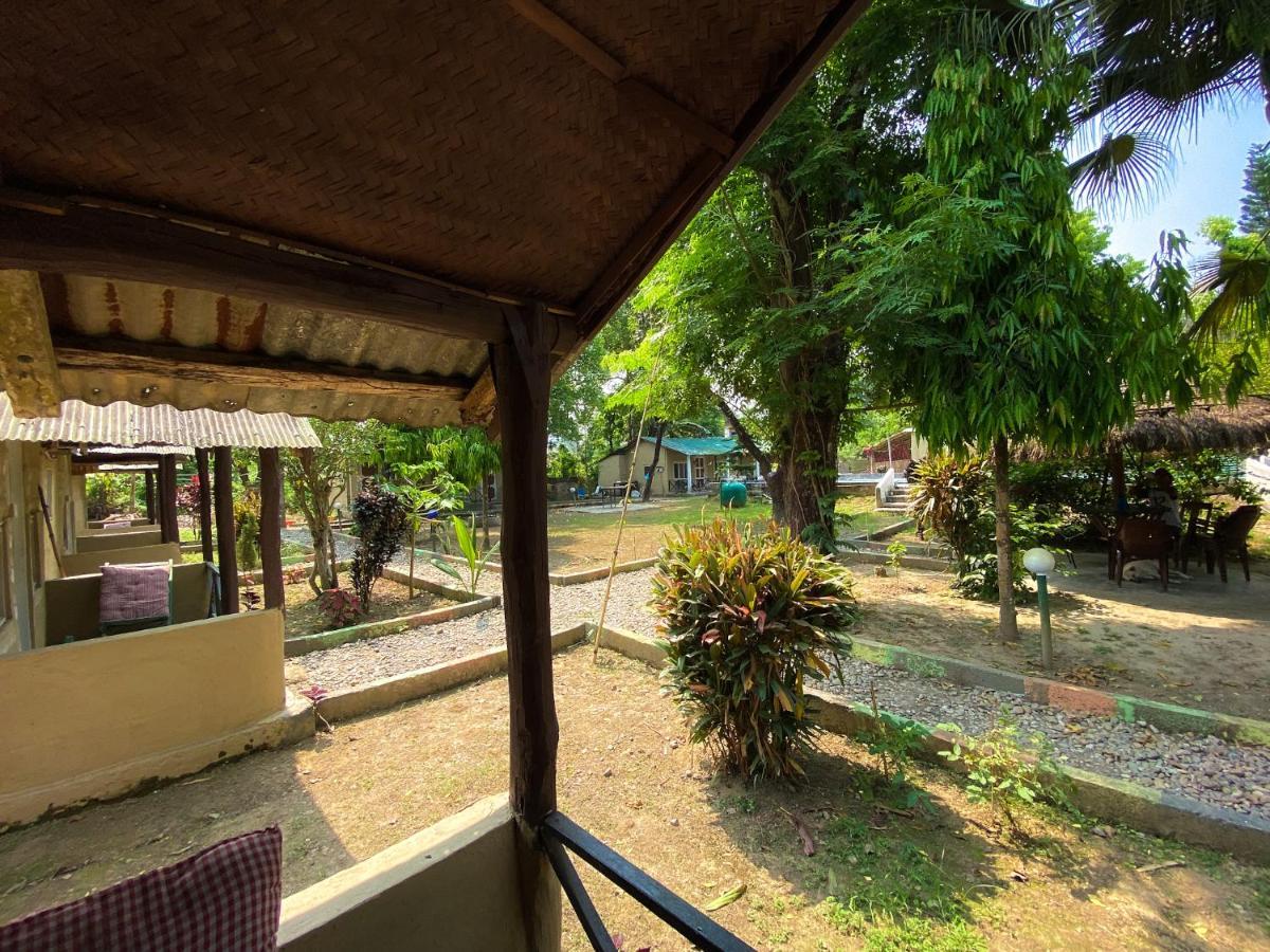 Nature Safari Camp Chitwan Exterior photo