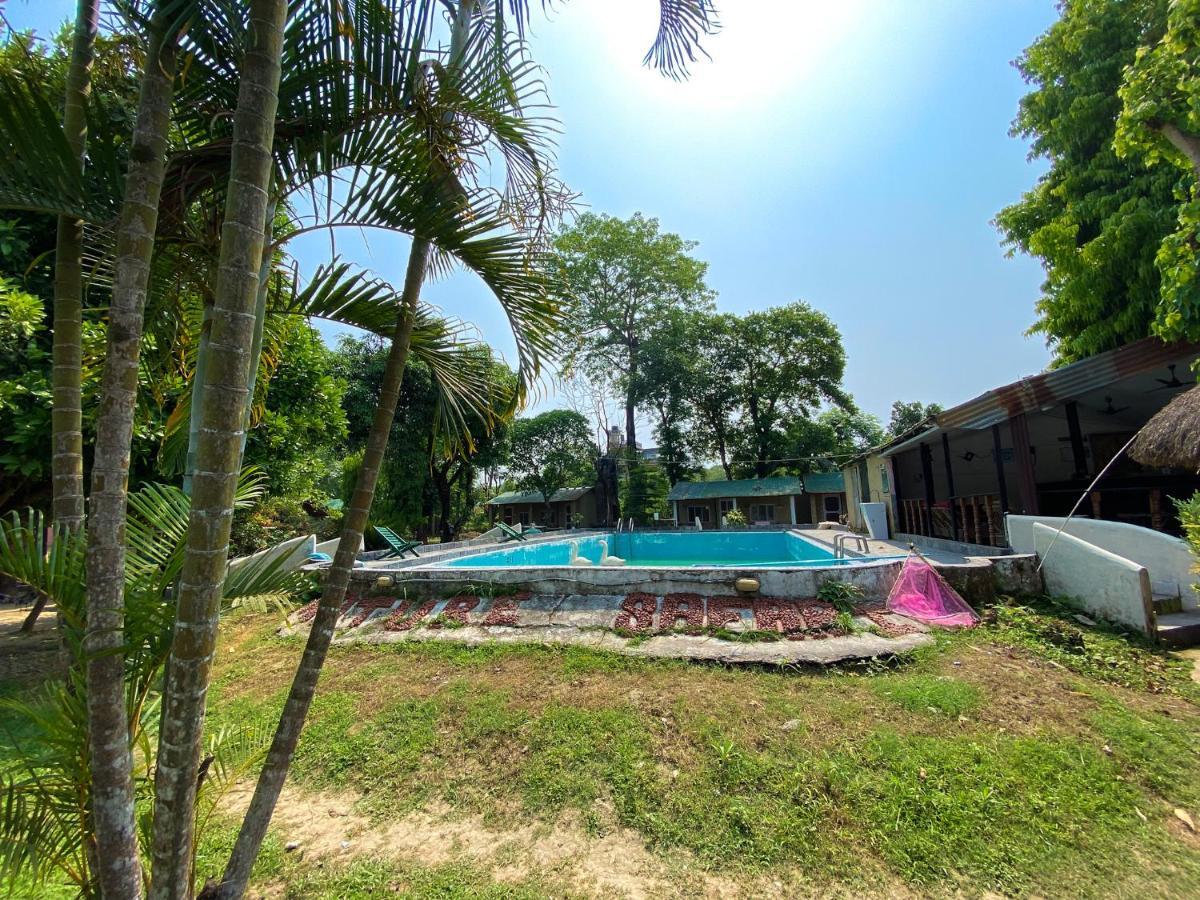 Nature Safari Camp Chitwan Exterior photo